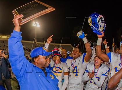 Thumbnail 3 in Narbonne vs. Crenshaw (CIF LA City Section D1 Final) photogallery.