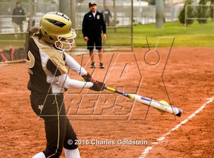 Thumbnail 2 in Canyon vs. San Clemente photogallery.