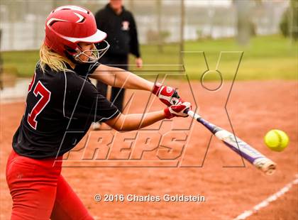Thumbnail 2 in Canyon vs. San Clemente photogallery.