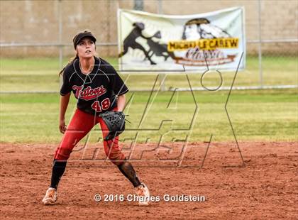 Thumbnail 2 in Canyon vs. San Clemente photogallery.