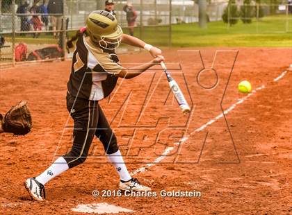 Thumbnail 2 in Canyon vs. San Clemente photogallery.