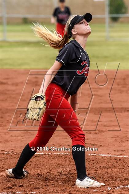 Thumbnail 2 in Canyon vs. San Clemente photogallery.