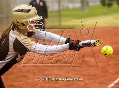 Thumbnail 3 in Canyon vs. San Clemente photogallery.