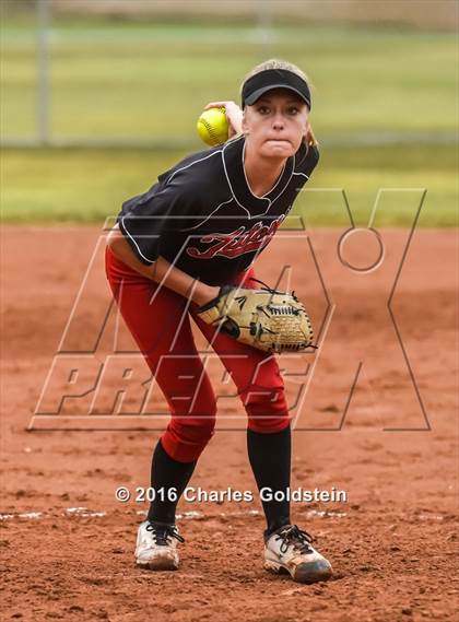 Thumbnail 2 in Canyon vs. San Clemente photogallery.