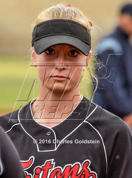Thumbnail 3 in Canyon vs. San Clemente photogallery.