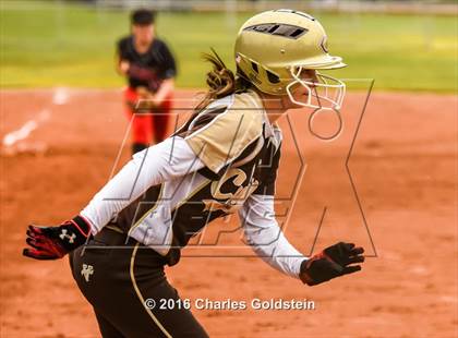 Thumbnail 3 in Canyon vs. San Clemente photogallery.