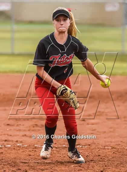 Thumbnail 3 in Canyon vs. San Clemente photogallery.