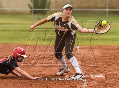 Thumbnail 3 in Canyon vs. San Clemente photogallery.