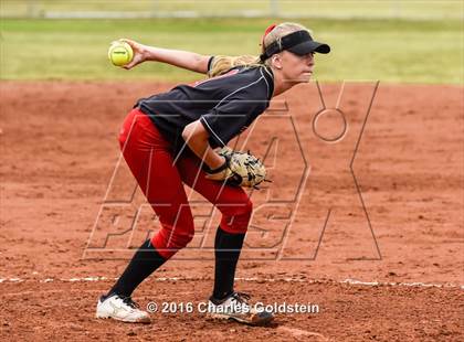 Thumbnail 2 in Canyon vs. San Clemente photogallery.
