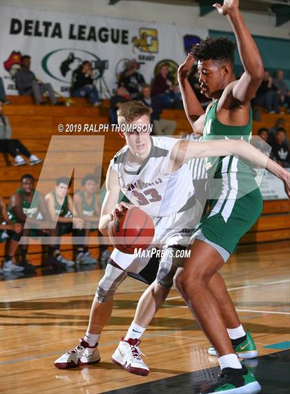 Thumbnail 1 in Woodcreek vs. St. Patrick-St. Vincent (Adidas Challenge) photogallery.