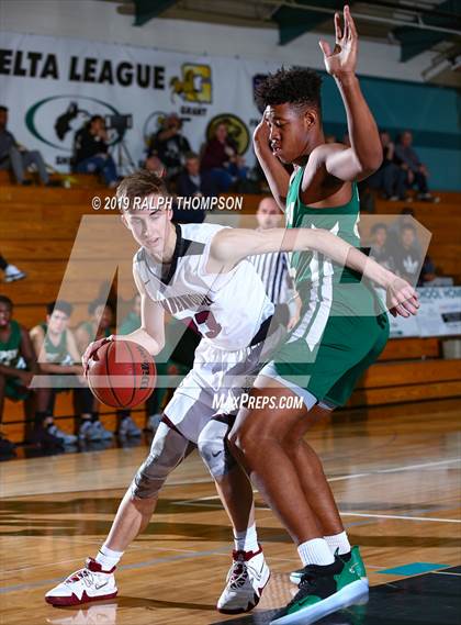 Thumbnail 3 in Woodcreek vs. St. Patrick-St. Vincent (Adidas Challenge) photogallery.