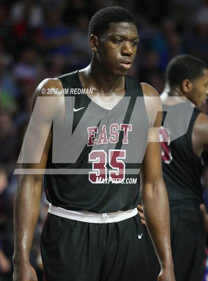 Thumbnail 2 in University vs. Memphis East (City of Palms Classic) photogallery.