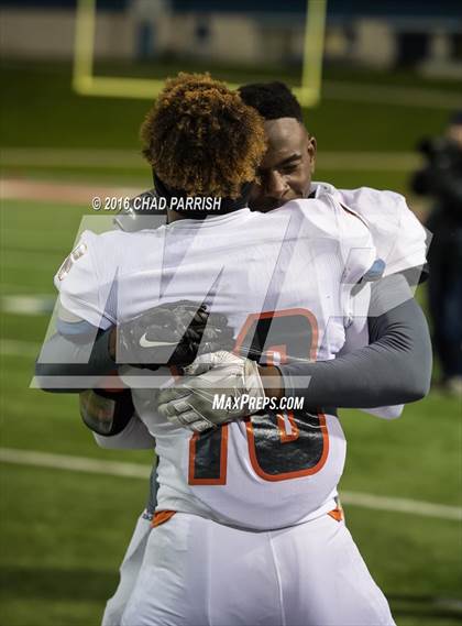 Thumbnail 3 in Wall vs. Mineola (UIL 3A Division 1 Semifinal) photogallery.