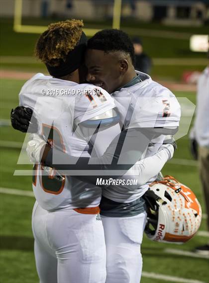 Thumbnail 2 in Wall vs. Mineola (UIL 3A Division 1 Semifinal) photogallery.