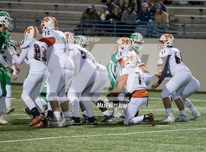 Thumbnail 2 in Wall vs. Mineola (UIL 3A Division 1 Semifinal) photogallery.