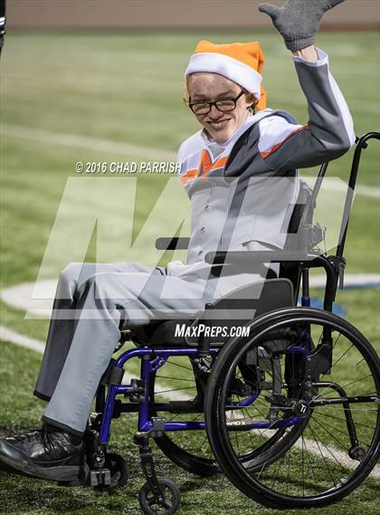 Thumbnail 2 in Wall vs. Mineola (UIL 3A Division 1 Semifinal) photogallery.