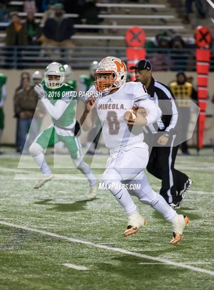 Thumbnail 2 in Wall vs. Mineola (UIL 3A Division 1 Semifinal) photogallery.