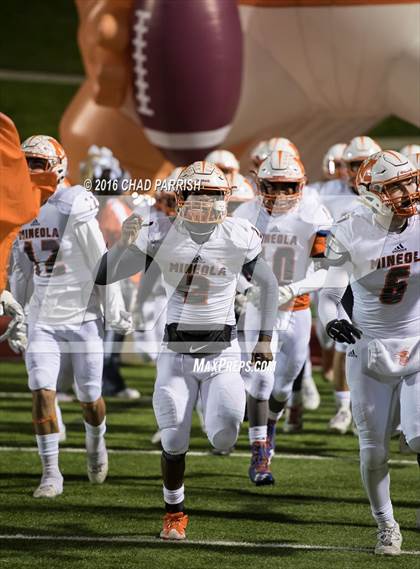 Thumbnail 2 in Wall vs. Mineola (UIL 3A Division 1 Semifinal) photogallery.