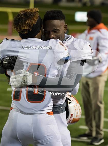 Thumbnail 1 in Wall vs. Mineola (UIL 3A Division 1 Semifinal) photogallery.