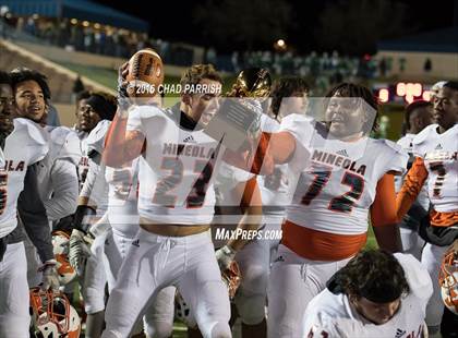 Thumbnail 1 in Wall vs. Mineola (UIL 3A Division 1 Semifinal) photogallery.