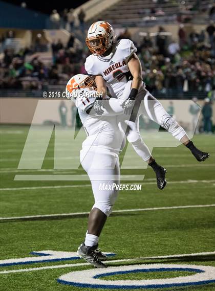 Thumbnail 3 in Wall vs. Mineola (UIL 3A Division 1 Semifinal) photogallery.