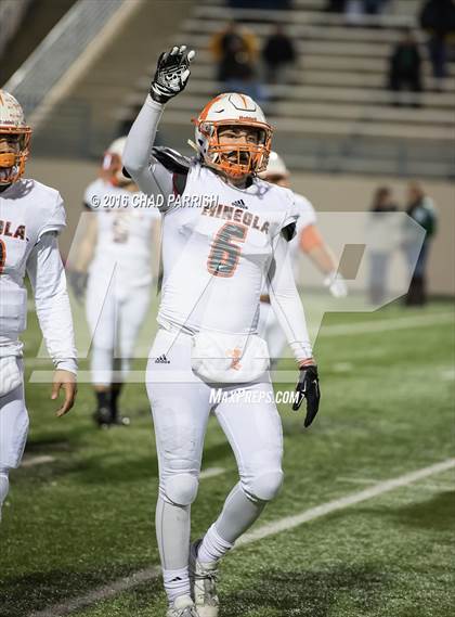 Thumbnail 2 in Wall vs. Mineola (UIL 3A Division 1 Semifinal) photogallery.