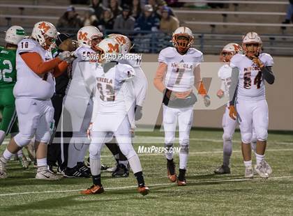 Thumbnail 3 in Wall vs. Mineola (UIL 3A Division 1 Semifinal) photogallery.