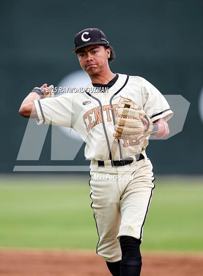 Thumbnail 2 in Central vs. Bradshaw Christian photogallery.