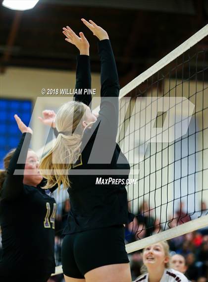 Thumbnail 2 in Warwick @ Kingston (Section 9 Class AA Semifinal) photogallery.