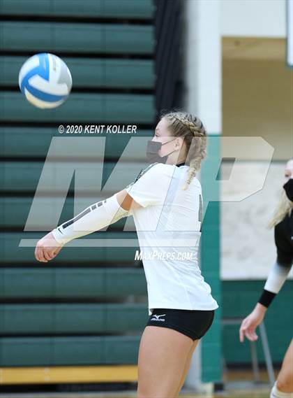 Thumbnail 3 in Eisenhower @ Lake Orion photogallery.