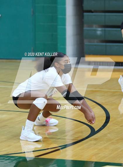 Thumbnail 1 in Eisenhower @ Lake Orion photogallery.