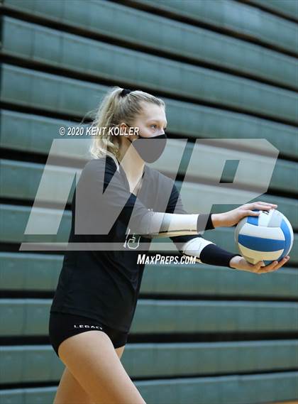 Thumbnail 3 in Eisenhower @ Lake Orion photogallery.