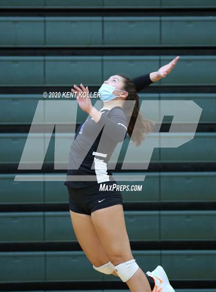 Thumbnail 3 in Eisenhower @ Lake Orion photogallery.