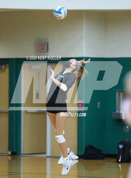 Thumbnail 2 in Eisenhower @ Lake Orion photogallery.