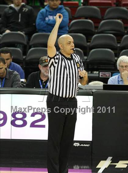 Thumbnail 2 in Pinewood vs. St. Bernard (CIF State D5 Final) photogallery.