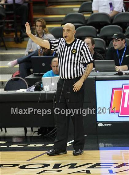 Thumbnail 1 in Pinewood vs. St. Bernard (CIF State D5 Final) photogallery.