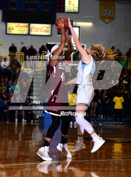 Thumbnail 2 in Ossining vs. Ursuline (Section 1 Class AA Final) photogallery.
