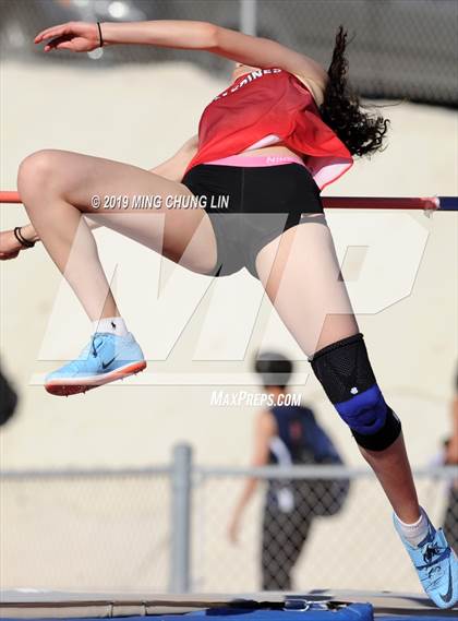 Thumbnail 2 in 50th Asics Laguna Beach Trophy Invitational (High Jump) photogallery.