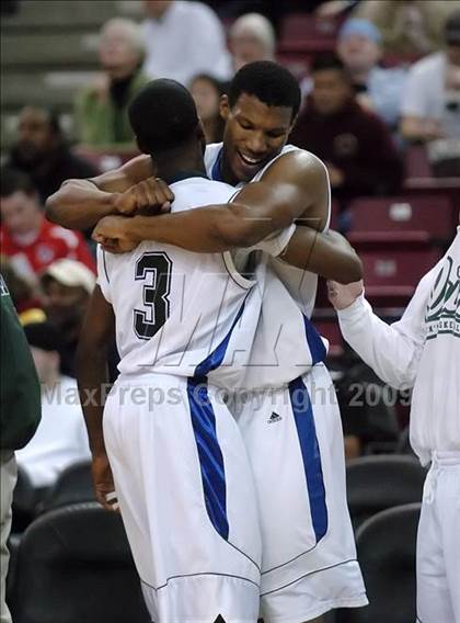 Thumbnail 2 in Sacramento vs. Sacred Heart Cathedral (CIF NorCal D3 Final) photogallery.