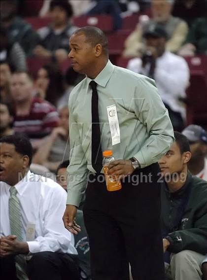 Thumbnail 2 in Sacramento vs. Sacred Heart Cathedral (CIF NorCal D3 Final) photogallery.