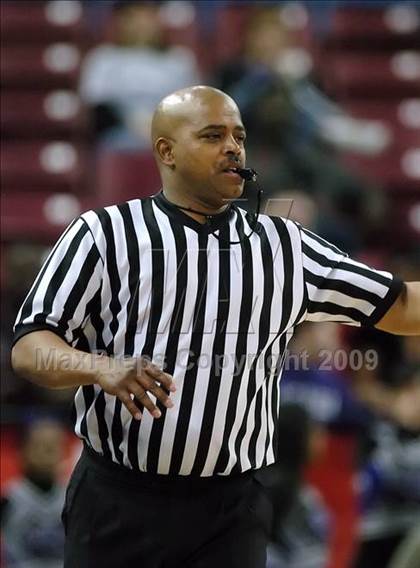 Thumbnail 2 in Sacramento vs. Sacred Heart Cathedral (CIF NorCal D3 Final) photogallery.