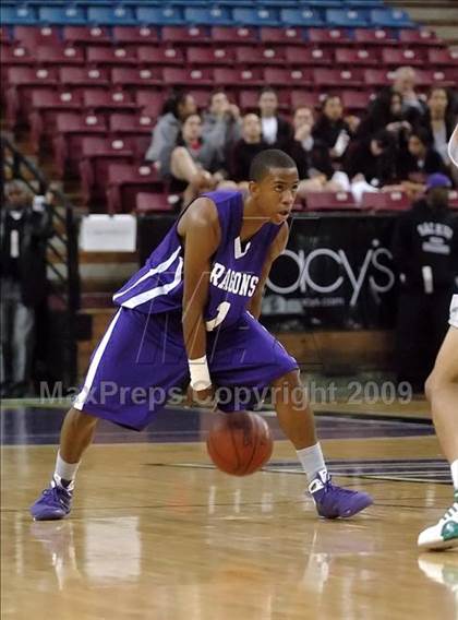 Thumbnail 2 in Sacramento vs. Sacred Heart Cathedral (CIF NorCal D3 Final) photogallery.