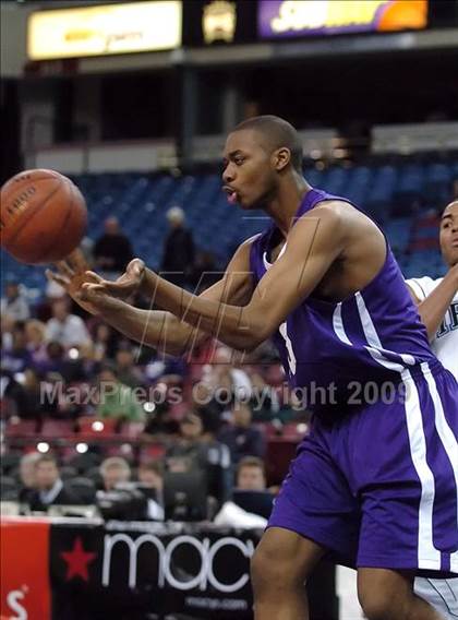 Thumbnail 1 in Sacramento vs. Sacred Heart Cathedral (CIF NorCal D3 Final) photogallery.