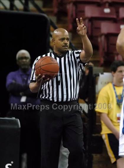 Thumbnail 2 in Sacramento vs. Sacred Heart Cathedral (CIF NorCal D3 Final) photogallery.