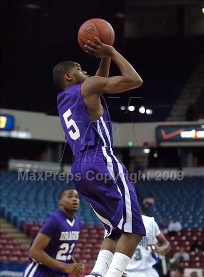Thumbnail 2 in Sacramento vs. Sacred Heart Cathedral (CIF NorCal D3 Final) photogallery.