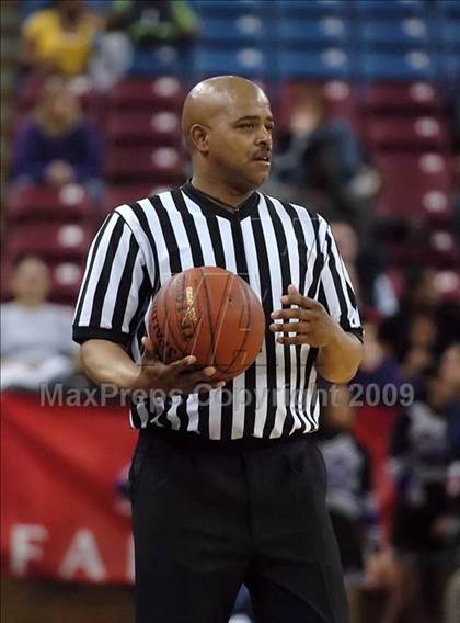 Thumbnail 3 in Sacramento vs. Sacred Heart Cathedral (CIF NorCal D3 Final) photogallery.