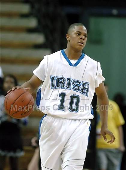 Thumbnail 2 in Sacramento vs. Sacred Heart Cathedral (CIF NorCal D3 Final) photogallery.