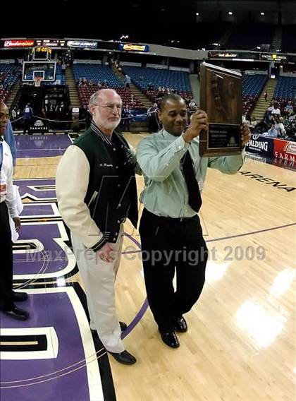 Thumbnail 1 in Sacramento vs. Sacred Heart Cathedral (CIF NorCal D3 Final) photogallery.