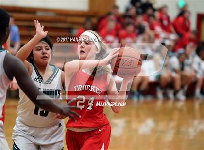 Thumbnail 1 in Hug vs. Truckee photogallery.