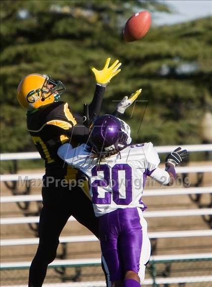 Thumbnail 1 in Gonzaga @ Archbishop Carroll photogallery.